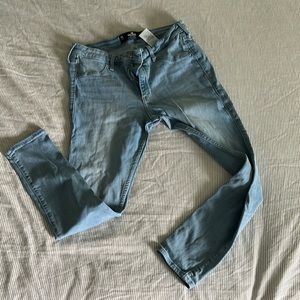 11S mid rise jean legging. Hollister brand. Barely worn.